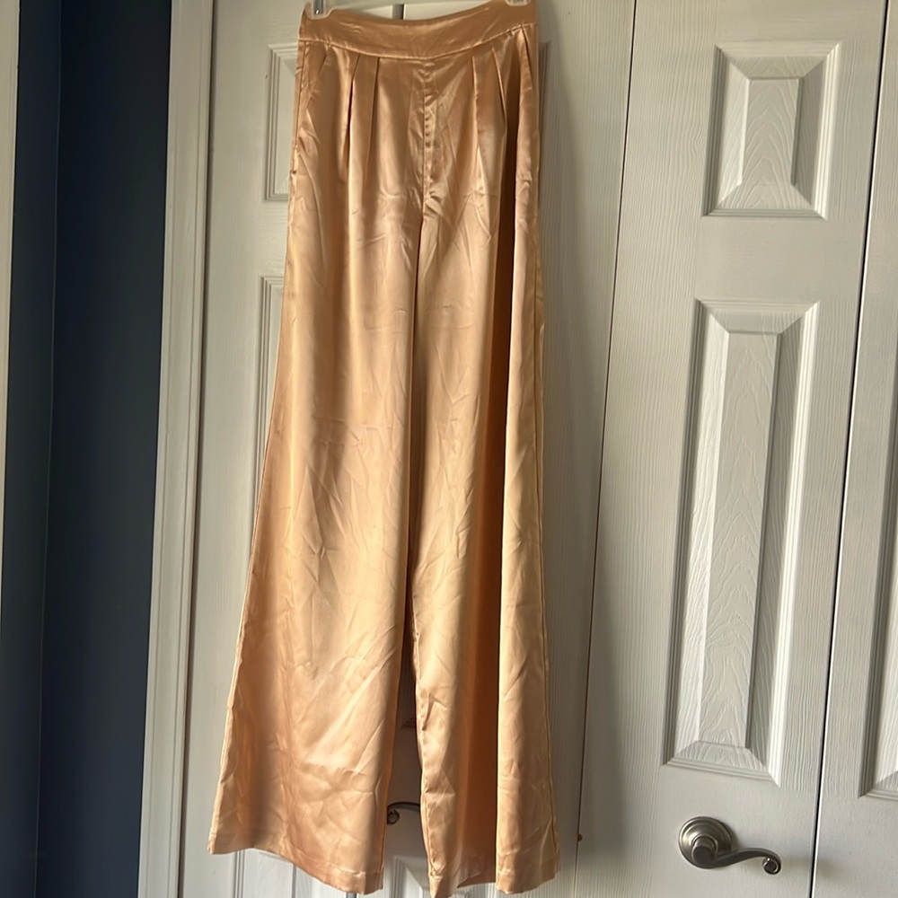 NWT Gold, silky wide leg pants. House of Harlow Revolve XS 20%Bundle Discount